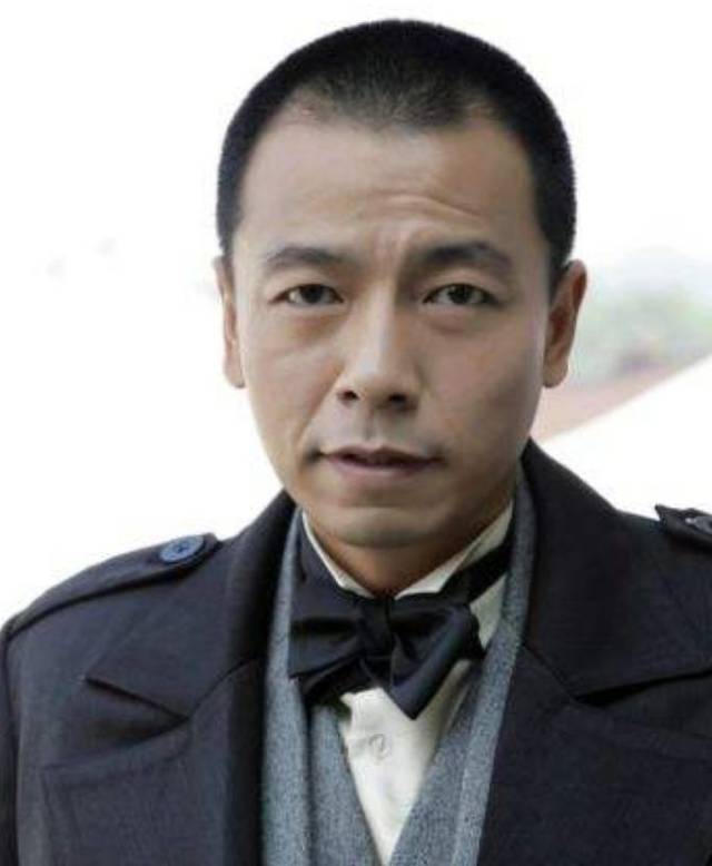 47岁王挺近照为拍戏与父亲断绝关系老婆是我们熟悉的她