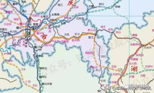 站东北侧约4公里的毛家坝线路所与黔张常铁路贯通形成 渝长厦高铁通道