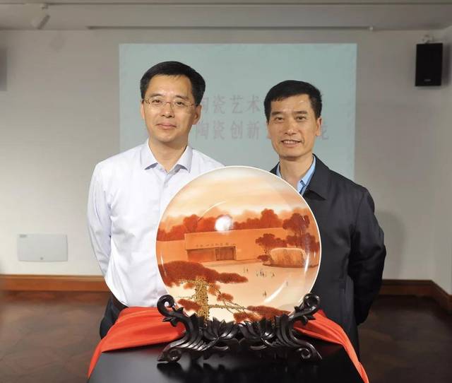 今年是建国70周年,沙龙现场,虹口区人大常委会主任吴延风,原中共宝山