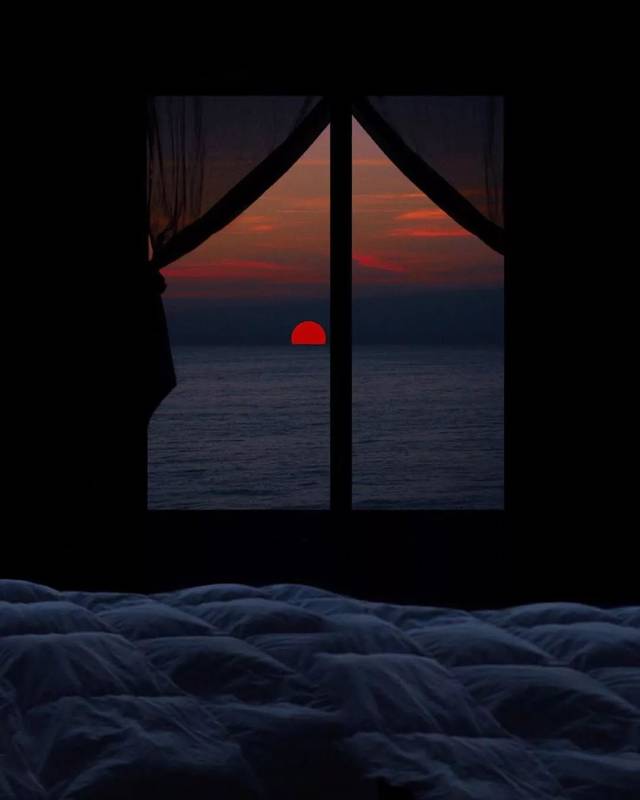 是在每一个日升月落的黎明 夜晚 融入最大密度思绪的窗边 有最耐人