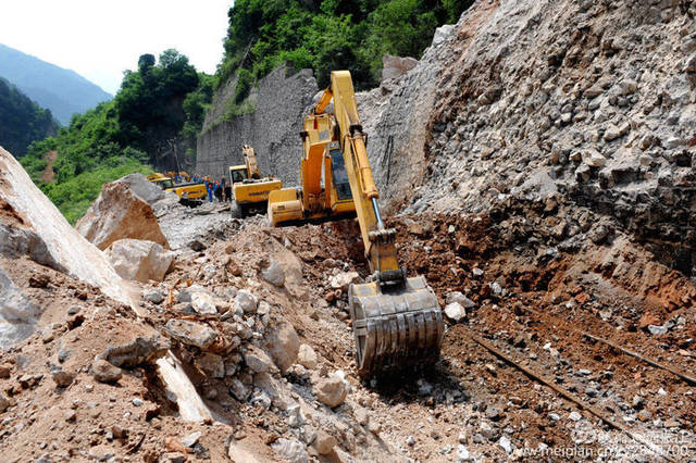 【头条】汶川地震十周年回看:宝成铁路陇南徽县境内109隧道抢险283