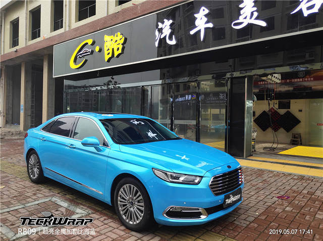 福特金牛座汽车改色贴膜teckwrap美国秃鹰rb09超亮金属加勒比海蓝