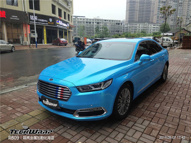 福特金牛座汽车改色贴膜teckwrap美国秃鹰rb09超亮金属加勒比海蓝