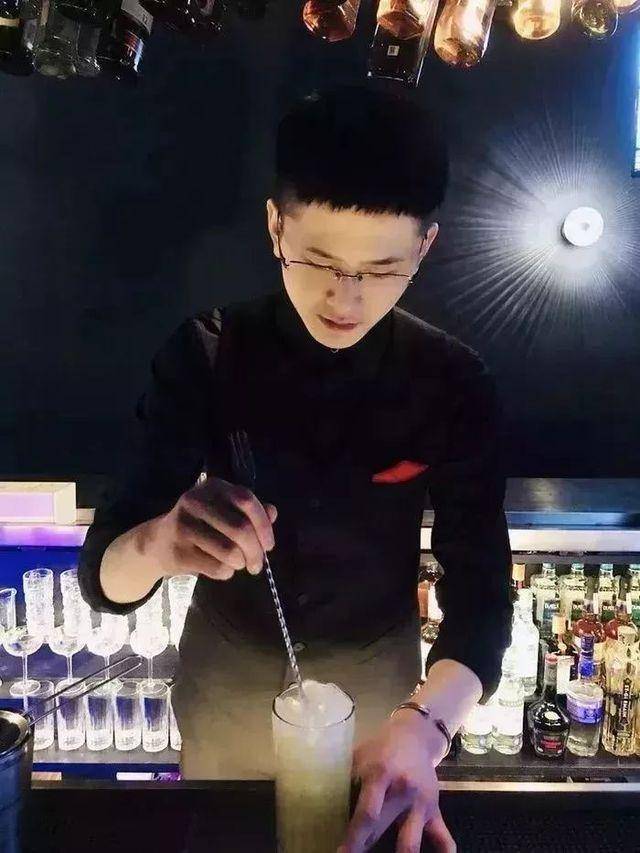 就连不爱喝酒的人,在bar killer也会忍不住小酌几杯,享受这醉人的微醺