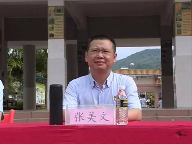 市委书记张美文,解放军驻香港部队政治工作部副主任陈贵斌,市人武部