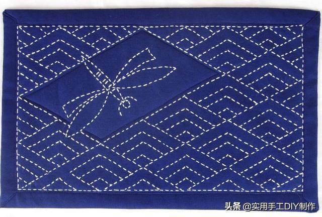 除了传统的图案,在sashiko的刺绣中,习惯上创建具有更具体图像的特定