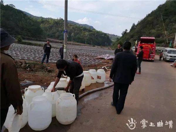 富源消防大队为富源县墨红镇群众送水250余吨