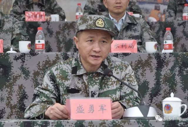 二是 "标志性",标志着民兵调整改革基本落地,我市民兵分队由传统作战