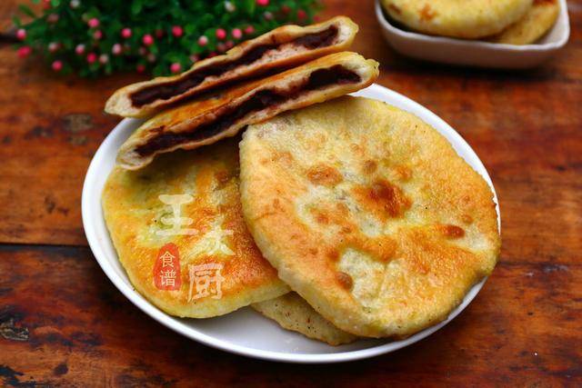 营养早餐要吃好,发面豆沙饼,松软弹口,老少皆宜_手机搜狐网