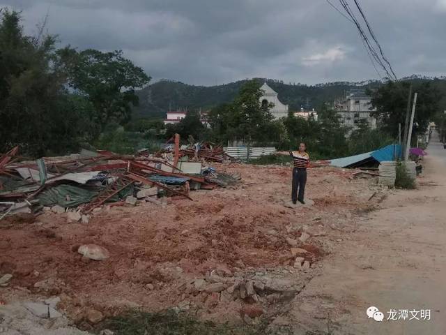 龙跃村违规建筑推填后现场 下来,龙潭镇将根据县委,县政府的统一部署