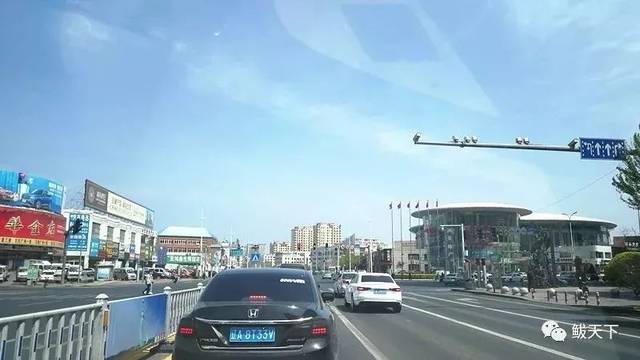 蝴蝶泉路与辽东湾大街交汇处