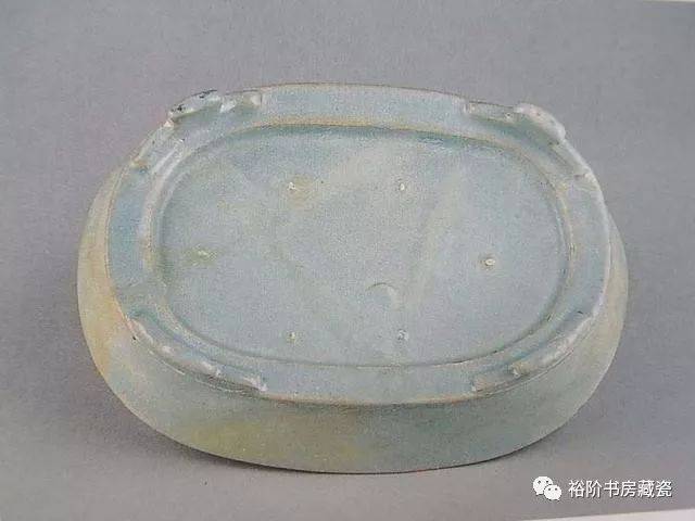 未记载于故宫出版图录《汝瓷雅集》中的另类汝瓷