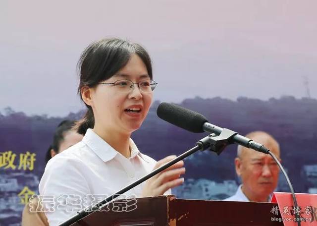 中共金乡镇委宣传委员黄通帅致辞 本次共展出包括姜玉铭,刘采儿等画家