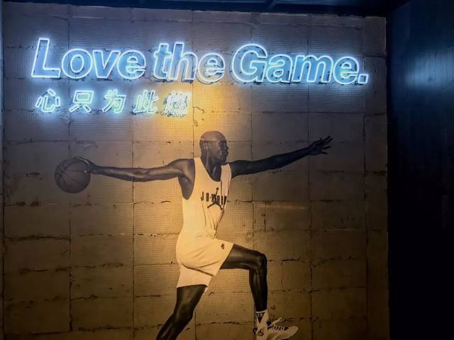 限量版球鞋、高空鞋墙.广州最大的AJ旗舰店就