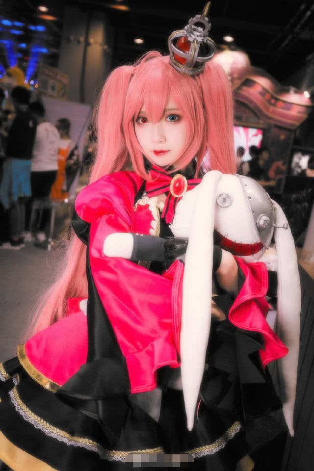 cos:机动战队-场照上的红发斯洛卡伊.