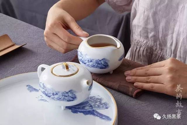 给客人倒茶时容易犯的6种错误,你犯过吗?