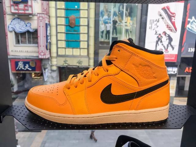 限量版球鞋、高空鞋墙.广州最大的AJ旗舰店就