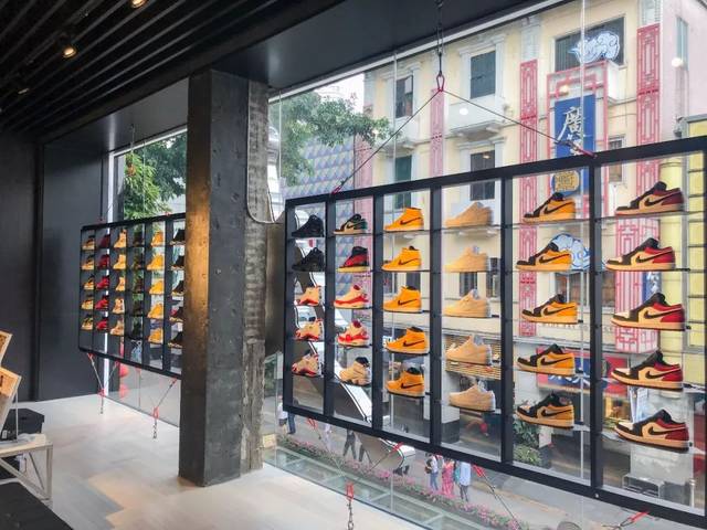 限量版球鞋、高空鞋墙.广州最大的AJ旗舰店就