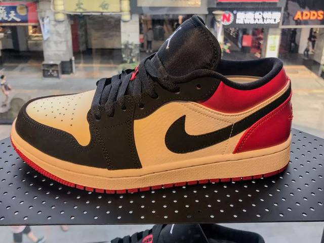 限量版球鞋、高空鞋墙.广州最大的AJ旗舰店就