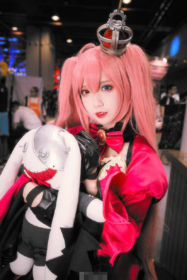 cos:机动战队-场照上的红发斯洛卡伊.