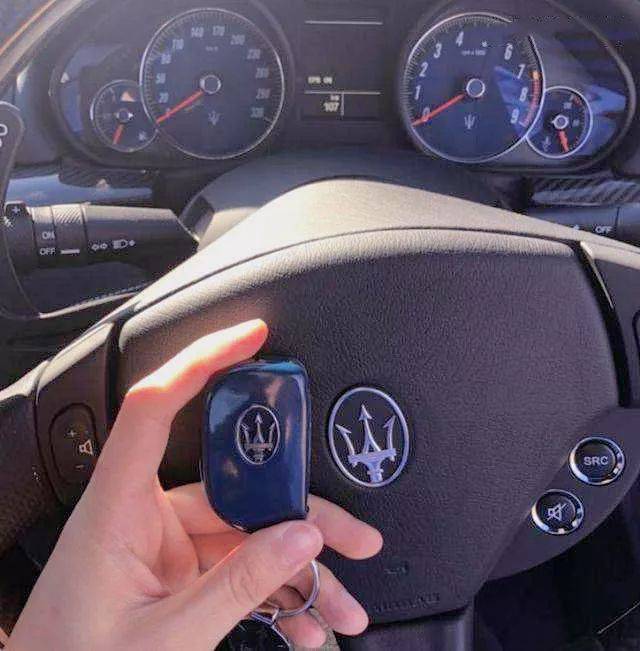 富二代 车和房子都可以租 租一天,连拍800张照片 可以装饰一年的朋友
