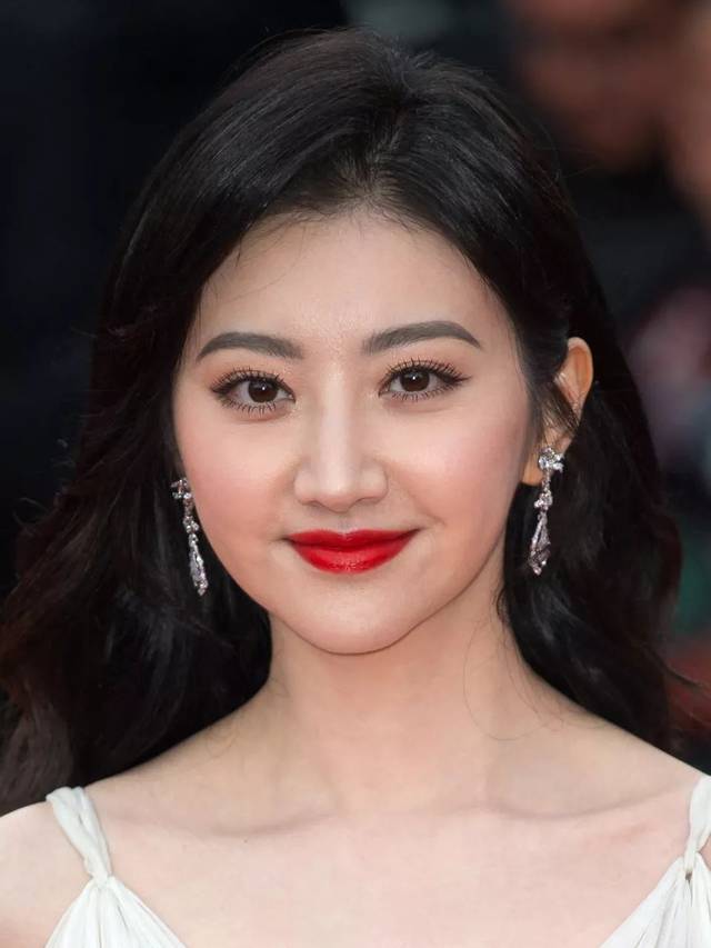 再加上景甜这段时间不知道是不是节食反弹, 发胖水肿一起来,脸都变形