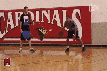 篮球体前变向运球技术加口诀