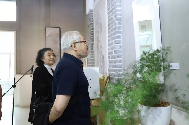 李夏夏工笔花鸟作品展隆重开幕