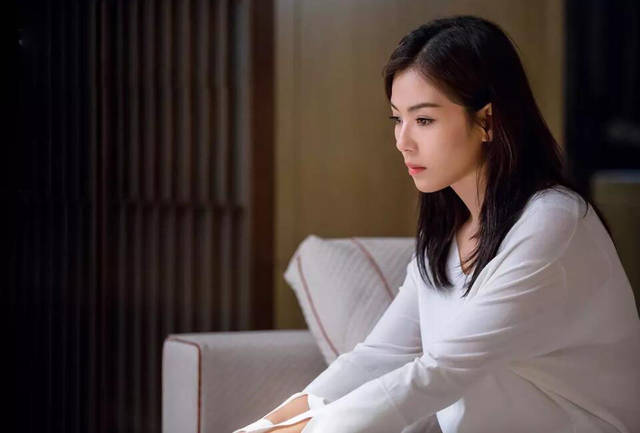 我们都要好好的:刘涛示范大龄熟女的职场穿搭，优雅不失大气