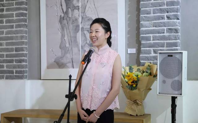 李夏夏工笔花鸟作品展隆重开幕