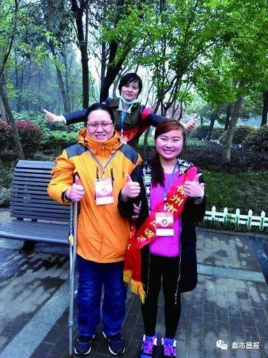 点赞!徐州大姐遭意外截肢,靠低保生活,资助贫困大学生十余年