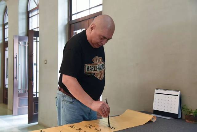 李夏夏工笔花鸟作品展隆重开幕