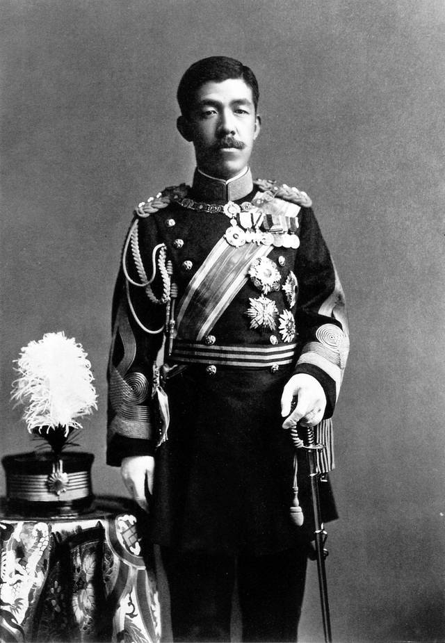12月25日 日本大正天皇驾崩,皇太子裕仁亲王践祚,继位为天皇.