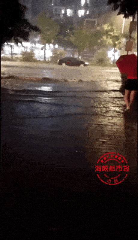 今年最强持续性暴雨还在继续!福建多地发布暴雨红色预警!