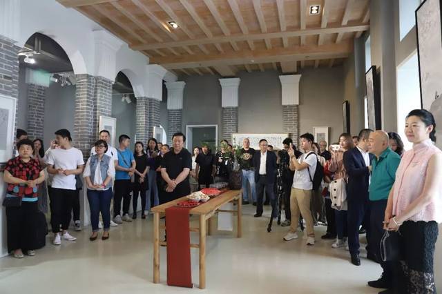 李夏夏工笔花鸟作品展隆重开幕