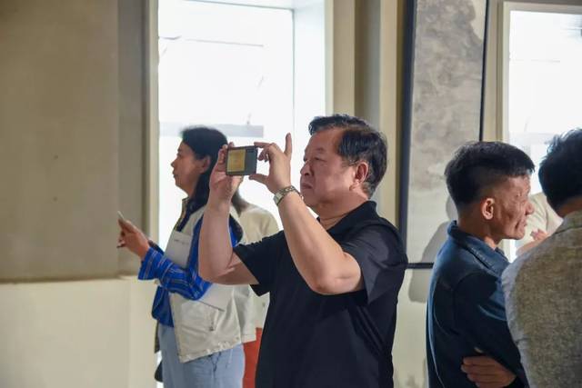 李夏夏工笔花鸟作品展隆重开幕