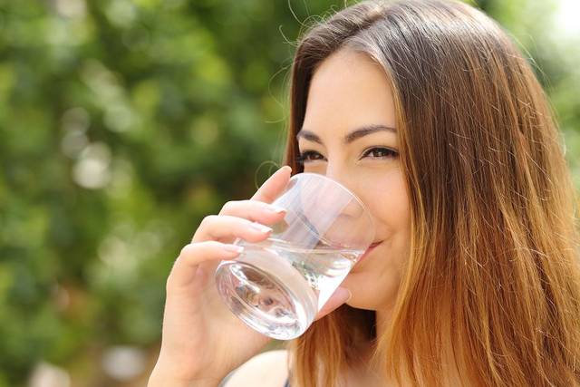 告诉你一个最简单有效的减肥秘籍—多喝水!
