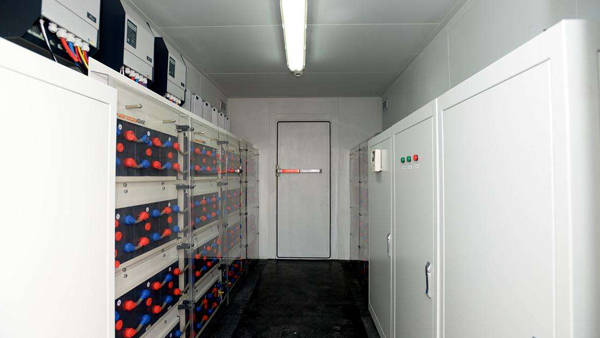 储能集装箱是一种内部集成度较高的储能装置,即集装箱内腔中集中安装