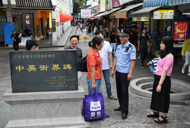 香港和深圳相连的沙头角有条一街两制的中英街