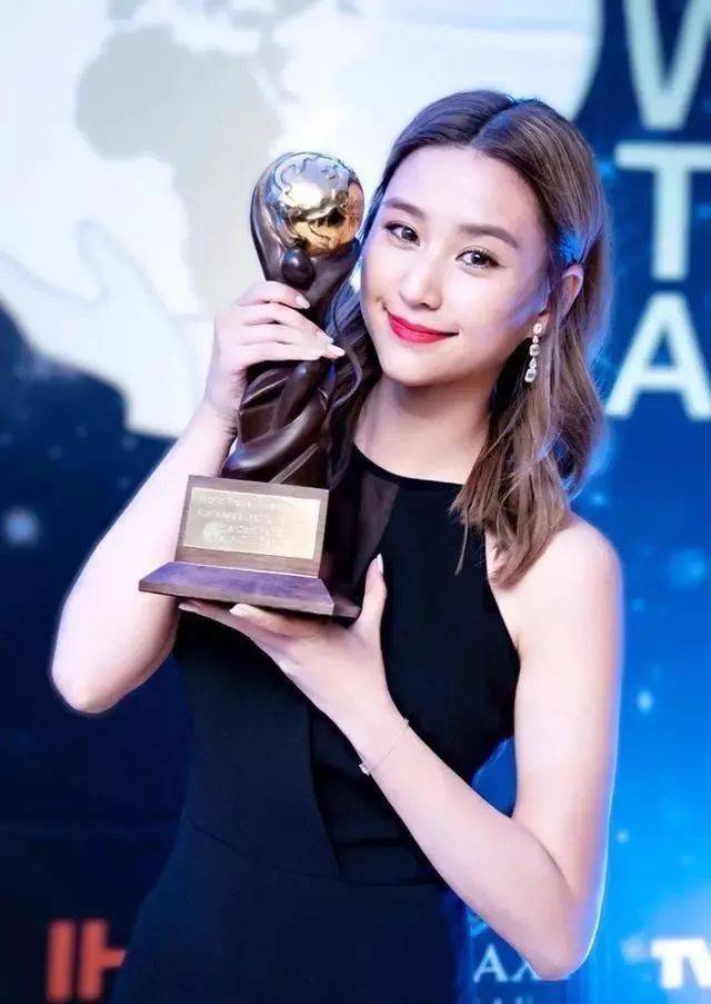 从赌王千金到安永美女会计师,从赌王之子到麻省理工学霸:比你有钱比你