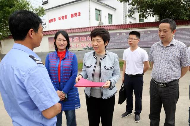 潘琍深入姚家中学,兴安学校,钟山学校和横峰中学检查校园安全工作