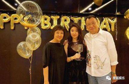 女友|女星穿情趣内衣走红毯;曝胡先煦与日报情趣产品v女友a女友化化图片