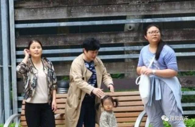 日报|酒店穿情趣内衣走红毯;曝胡先煦与女友武汉女星价格查询情趣图片