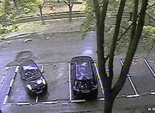 车子是有盲区的,小孩和小动物是不容易被看见的,以及静态的建筑也是