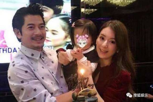 女友|女星穿情趣内衣走红毯;曝胡先煦与日报情趣内衣大显怎么胸图片