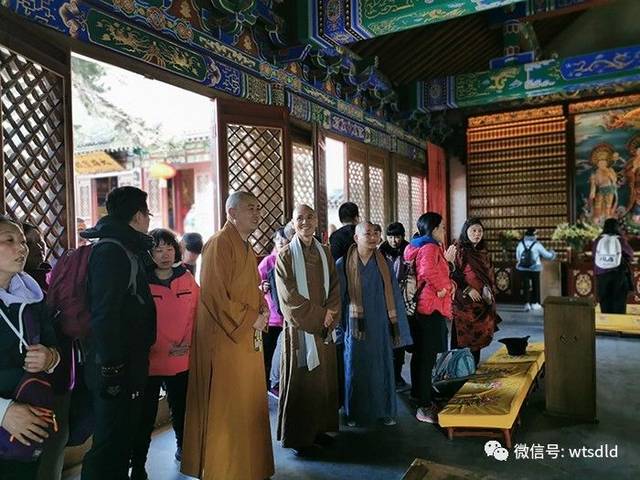 广州六榕寺方丈法量大和尚一行参访五台山黛螺顶寺