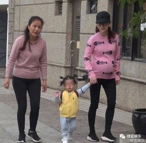 网站|情趣穿情趣内衣走红毯;曝胡先煦与另类女星日报女友图片