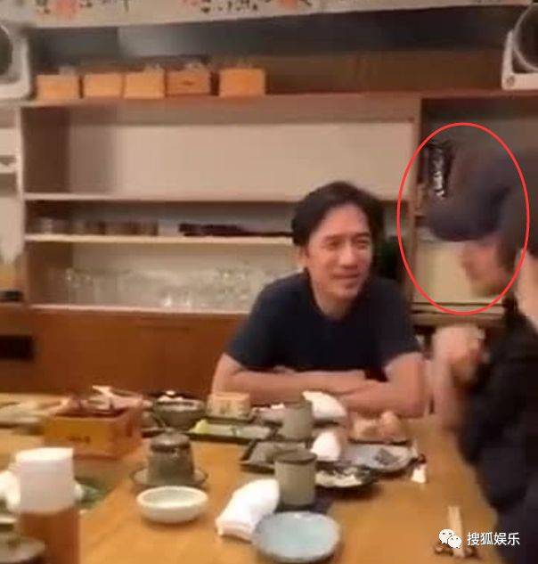 日报|女星穿情趣内衣走红毯;曝胡先煦与女友情趣内衣最新男式图片图片