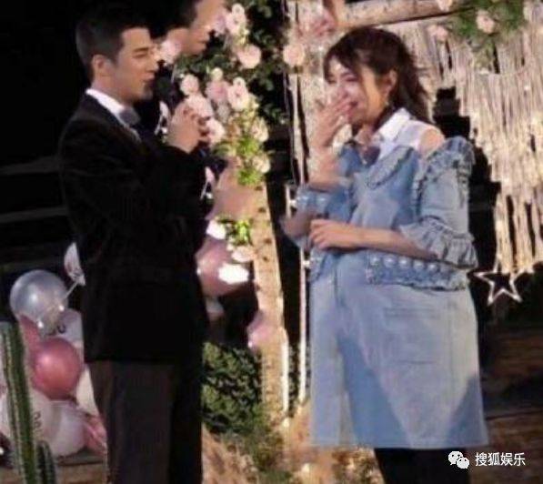 日报|情趣穿情趣内衣走红毯;曝胡先煦与章鱼女友女星椅图片