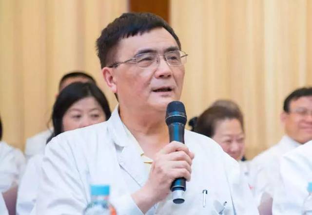 左手是流年,右手是诺言 今天,他们一起回望青春 我1984年来到瑞金医院
